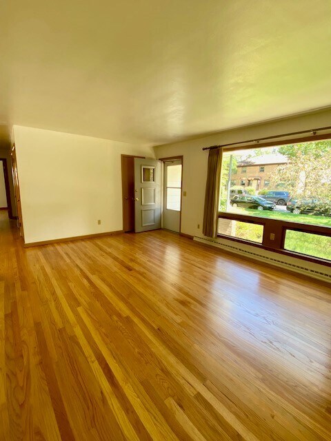 Sala de estar - 310 Eugenia Ave