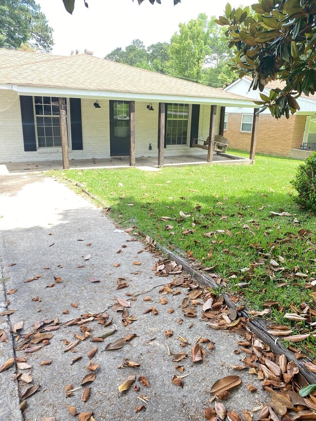 Building Photo - 1207 S 10th St