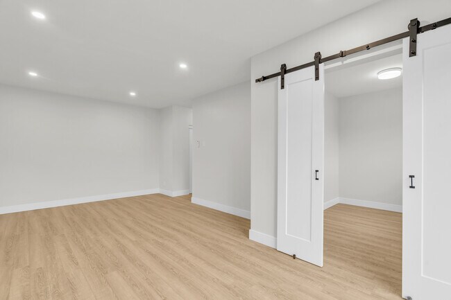 Building Photo - 3 Bedroom - Hamilton St