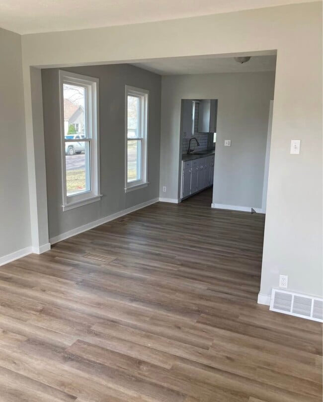 Building Photo - 221 1st St NW