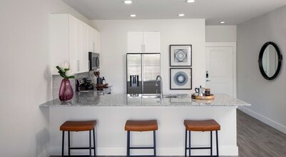 Building Photo - 2425 Bell St Building Photo - 2425 Bell St