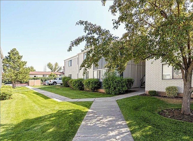 Immaculately Maintained Community - Goldstone Place Apartments