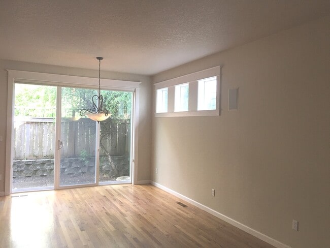Building Photo - Beautifully updated home in great West Lin...