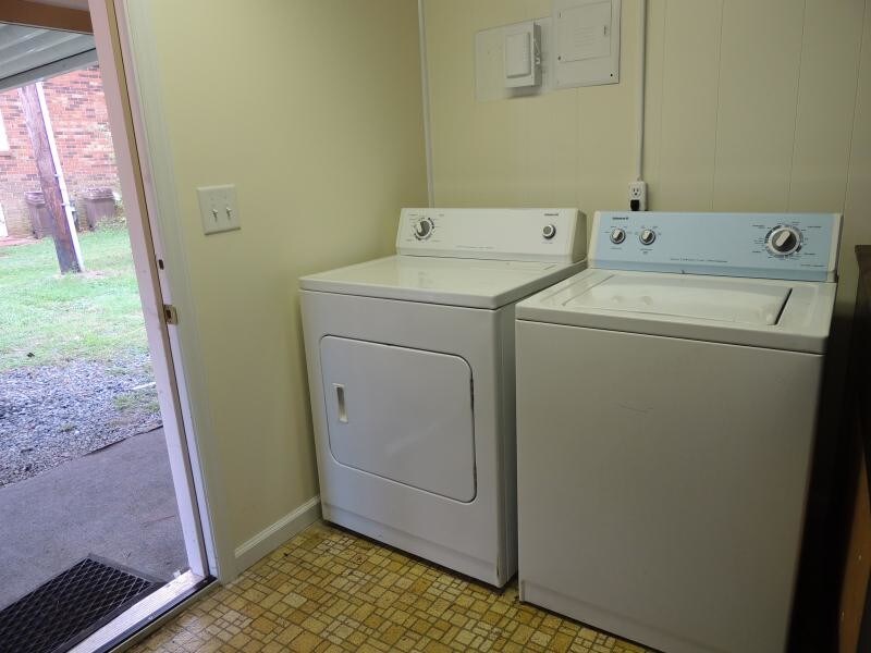 Building Photo - 809 Trail One
