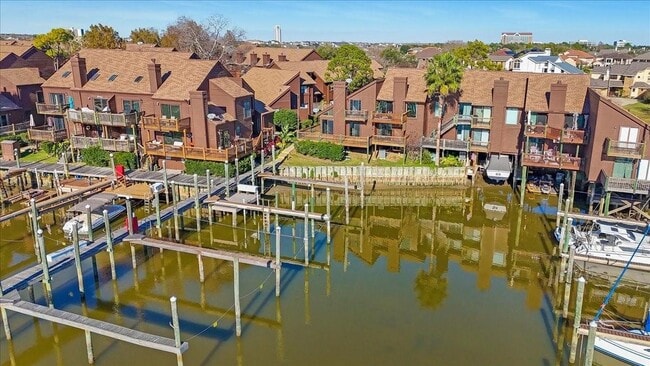 Foto del edificio - 727 Davis Rd