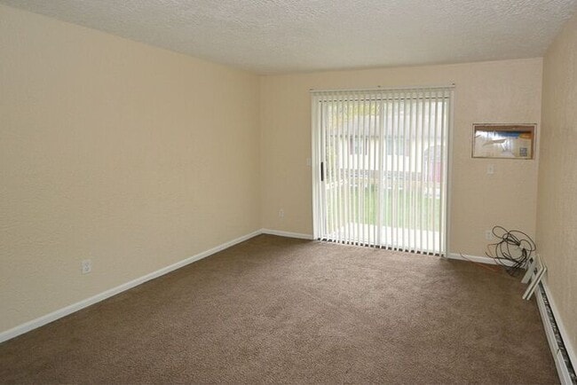 Building Photo - Cozy 2 Bedroom 1 Bath Apartment @ 1313 Hun...