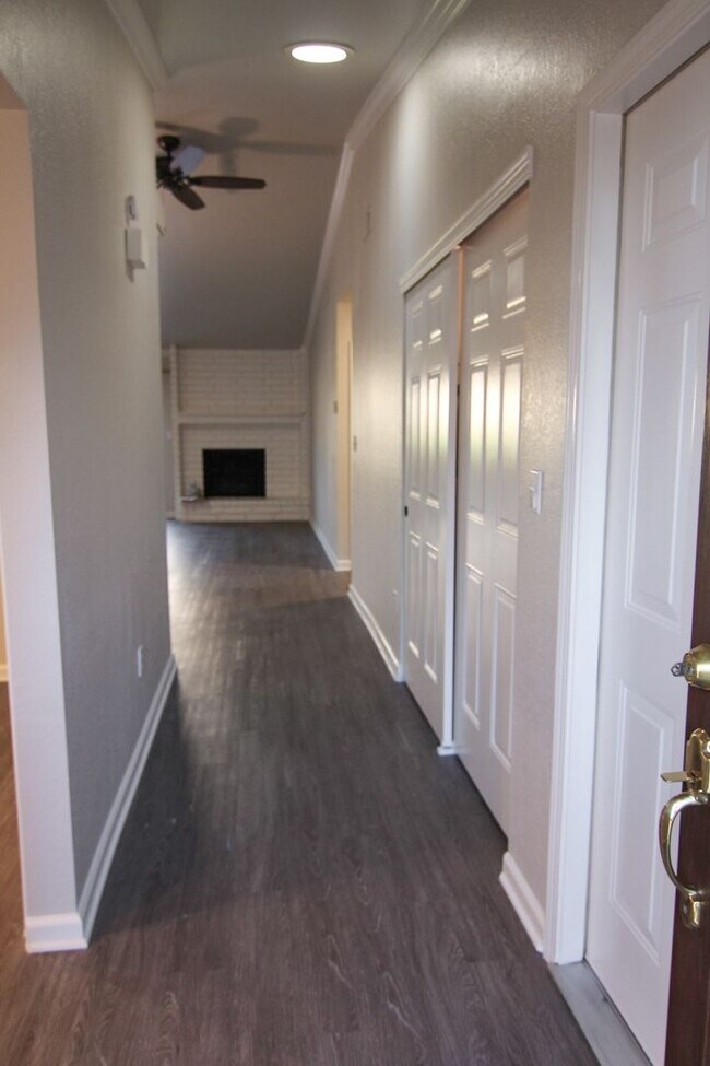 Foto del edificio - Remodeled Redding Condo!