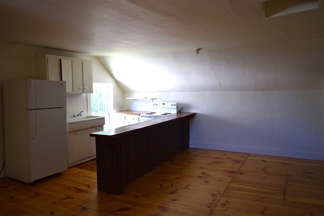 Building Photo - 31 S Village Rd