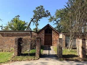 Building Photo - 1607 Chestnut Ridge Rd