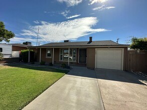 Building Photo - 1750 Lois Way