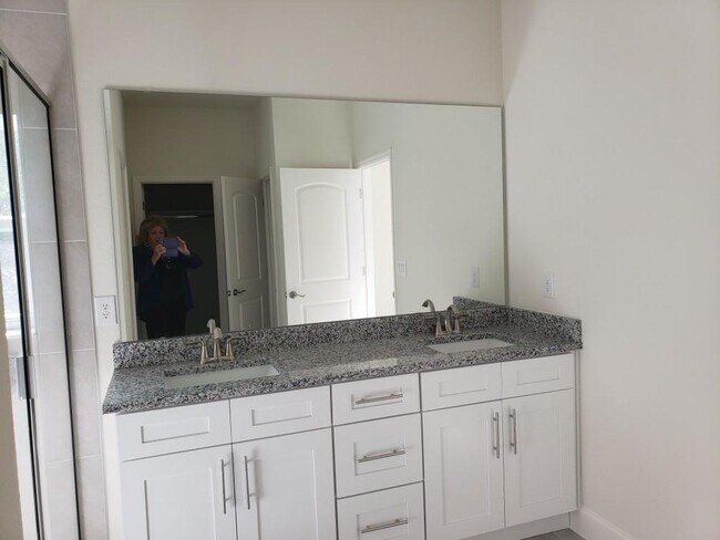 Foto del edificio - 559 Coronado Cv Rd