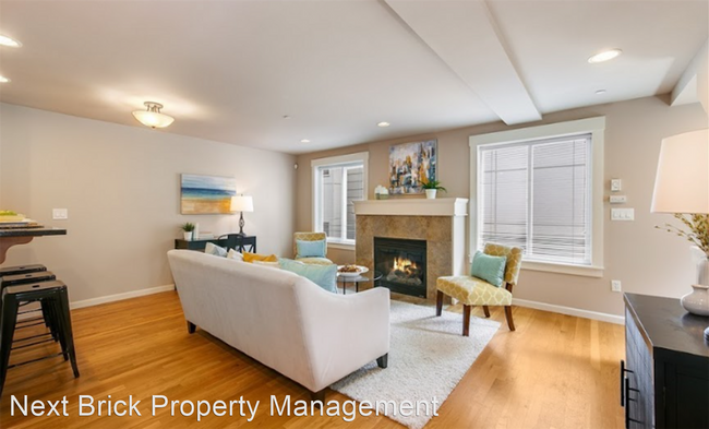 Building Photo - 2 br, 2.5 bath House - 2125 N 113th St Unit B
