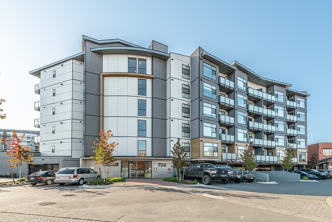Building Photo - 733 Goldstream Ave