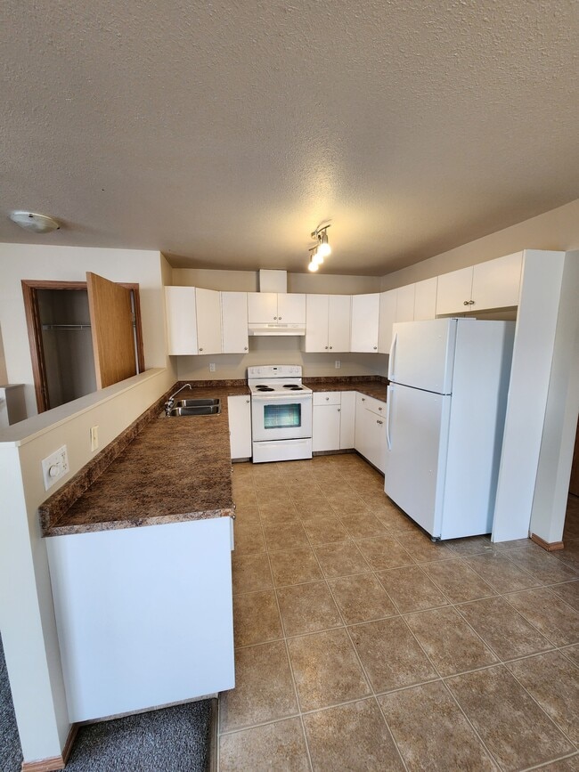 Building Photo - 9836-9896 96 Ave