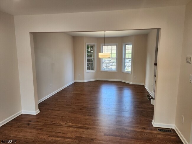 Foto del edificio - 27 Cypress Ln