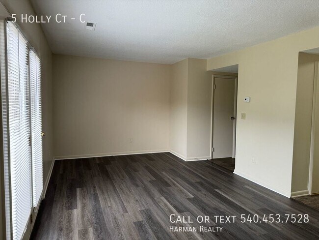 Building Photo - Recently remodeled 3 bedroom, 1.5 bath Tow...