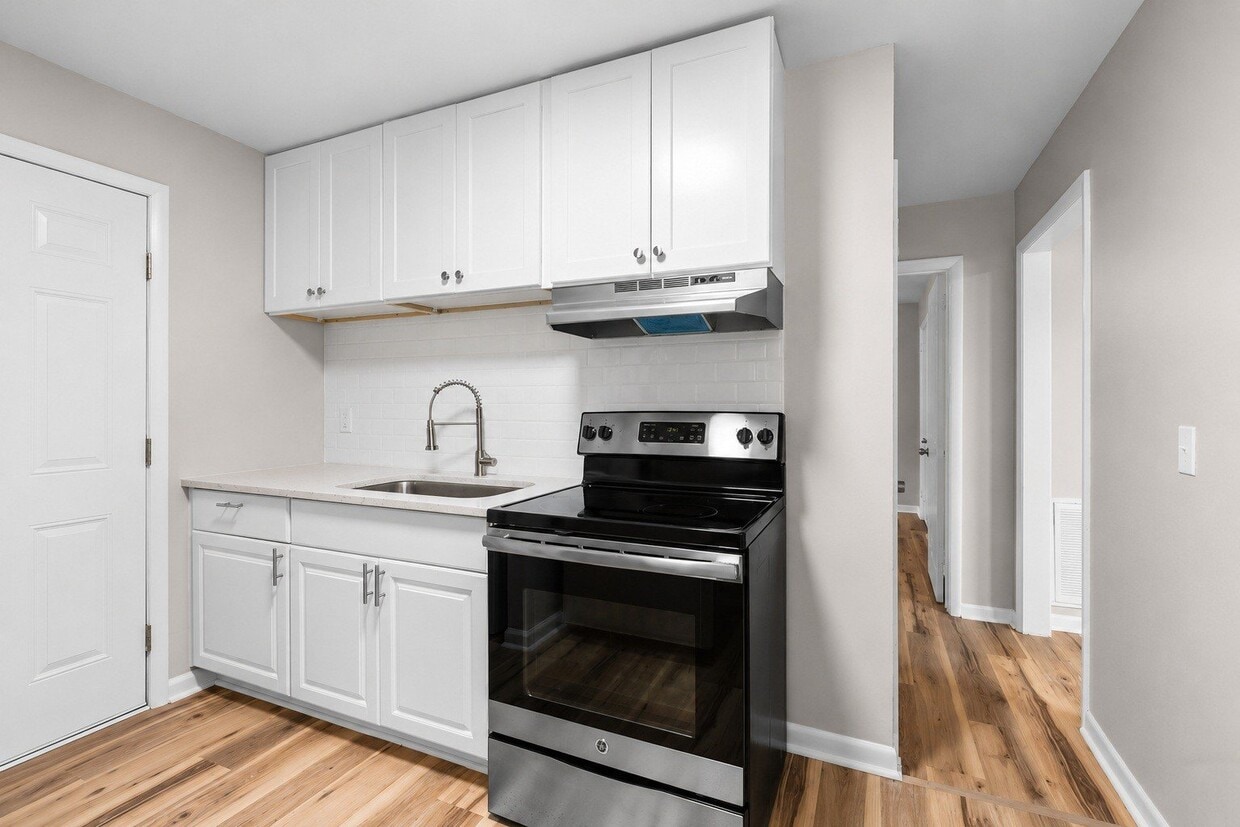 Photo - 895a W Sharpe Ave (Nashville, TN)