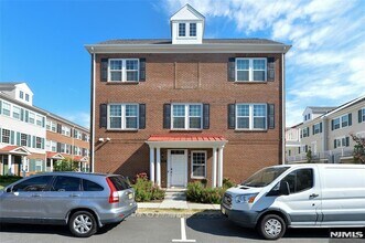 Building Photo - 104 W Ramsey Terrace