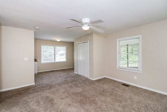 Building Photo - 3301 Howell Cir