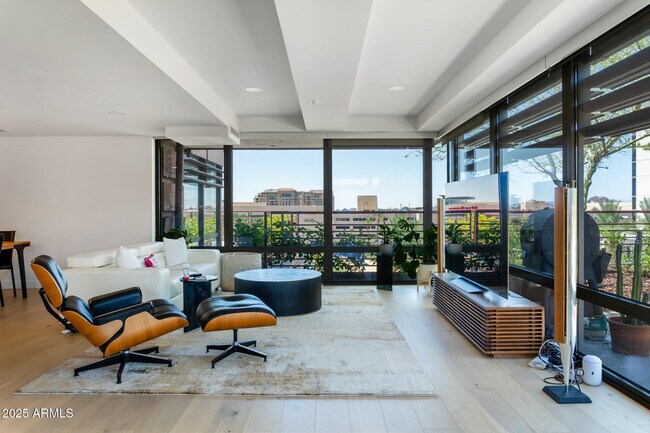 Foto del edificio - 7147 E Rancho Vista Dr