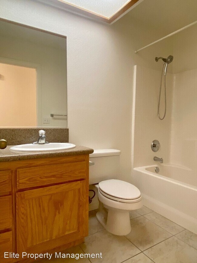 Building Photo - 4 br, 3 bath House - 1313 Sims St