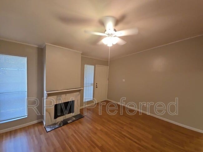 Building Photo - 2110 Wilcrest Dr
