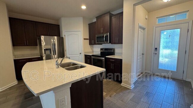 Foto del edificio - 24 Bush Pl