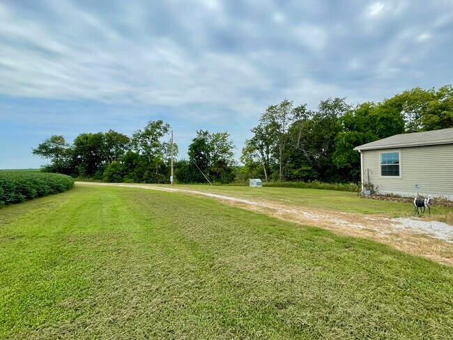 Building Photo - 529 NE 851st Rd