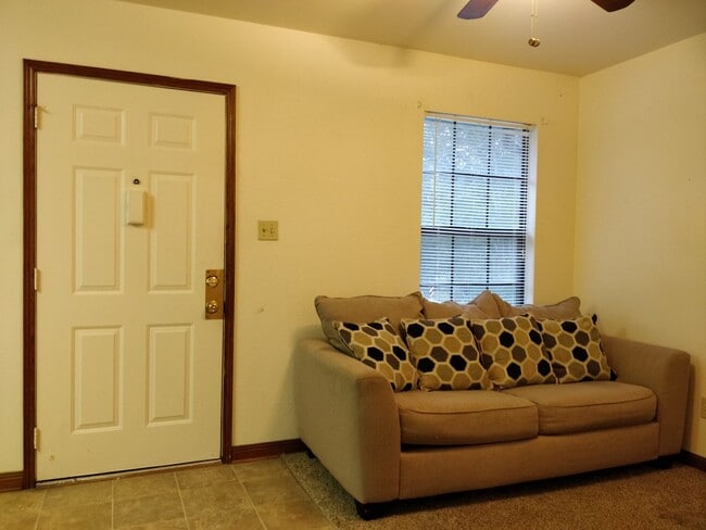 Building Photo - 704 Bonin Road