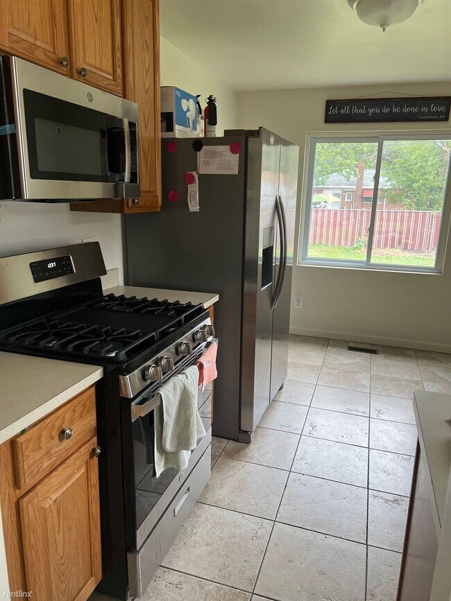 Building Photo - Studio, 1 bath House - 21640 Sussex St FUL...