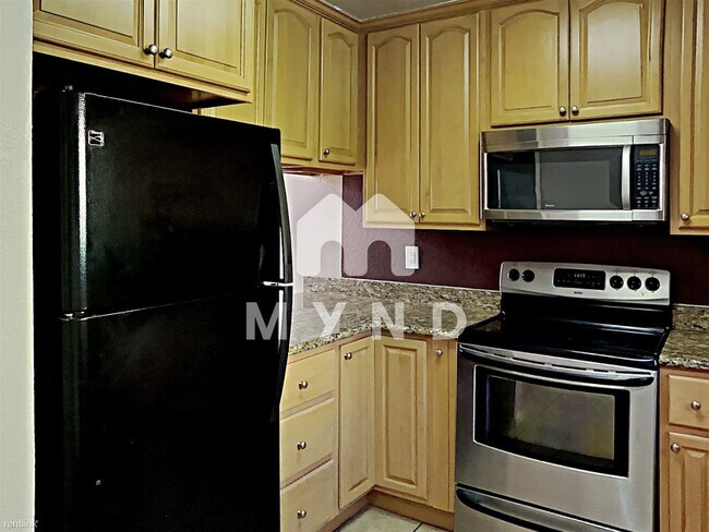 Building Photo - 2 br, 1.5 bath Townhome - 6151 Camino Verd...