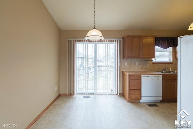 Building Photo - 5 br, 2 bath House - 5902 E Pembrook St