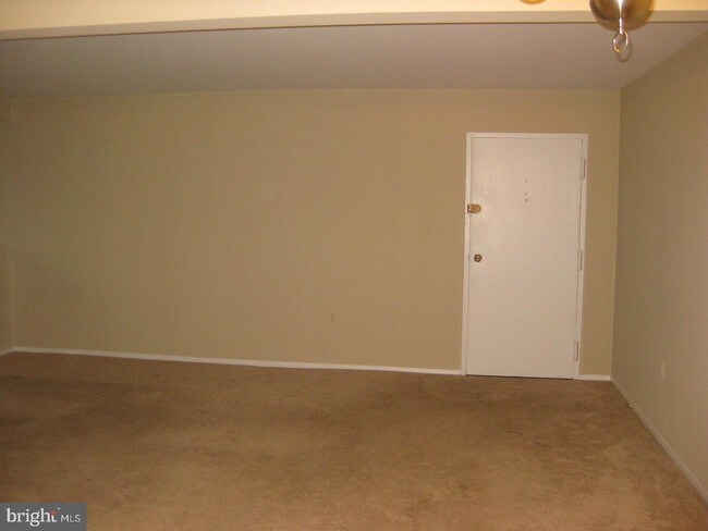 Building Photo - 5618 Bloomfield Dr