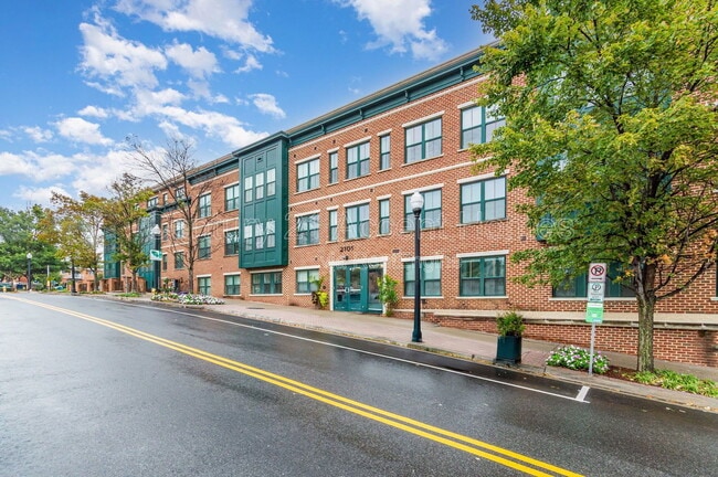 Building Photo - 2101 N Monroe St
