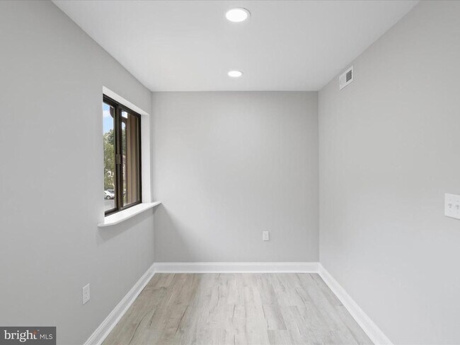 Building Photo - 15250 Lodge Terrace