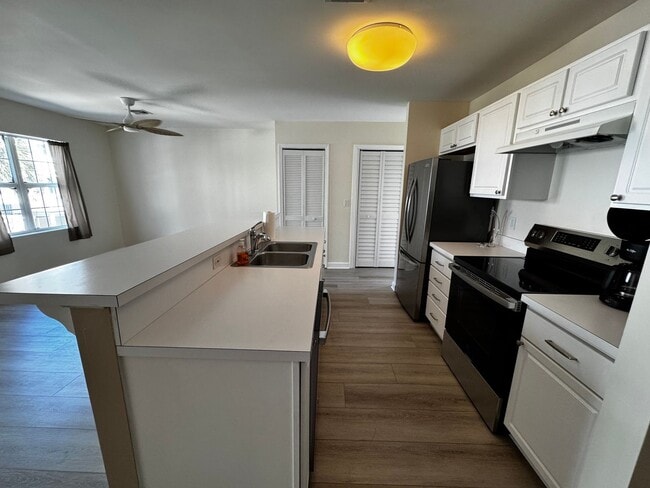 Building Photo - Key West Condo For Rent