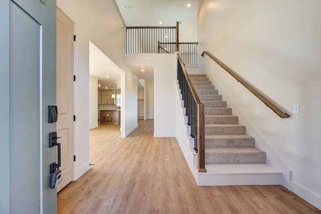 Building Photo - 1045 Collis Wy