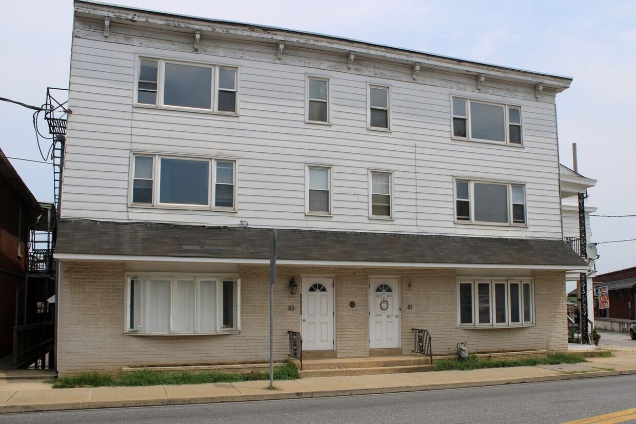 Foto principal - 83 N Main St