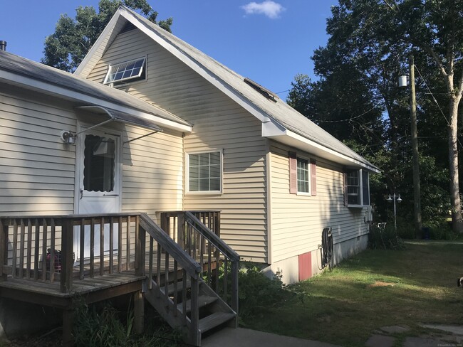 Building Photo - 33 Maple St