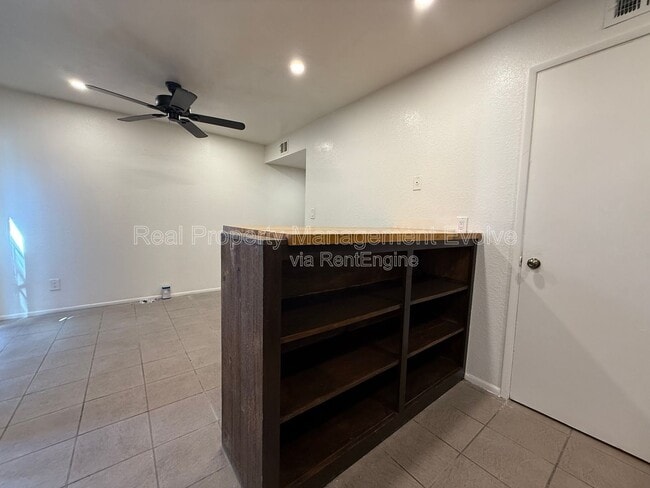 Building Photo - 6565 N 19th Ave
