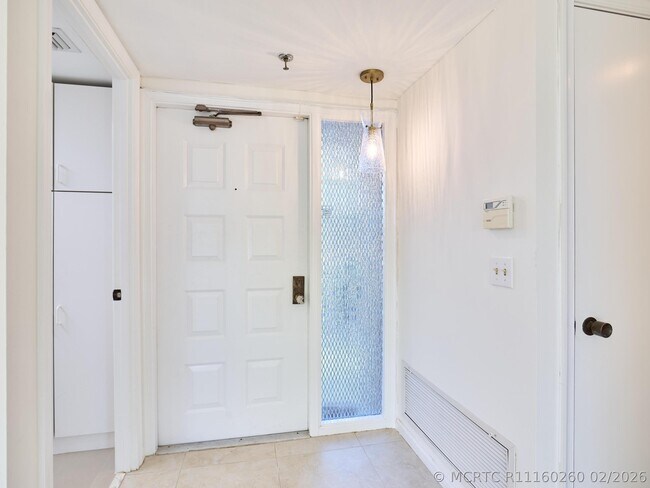 Foto del edificio - 5250 Woodland Lakes Dr