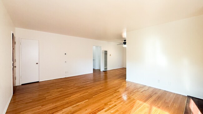 Foto del edificio - 4107 Don Tomaso Dr