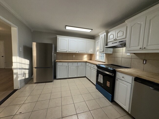 Building Photo - 5325 Queen Mary Ln