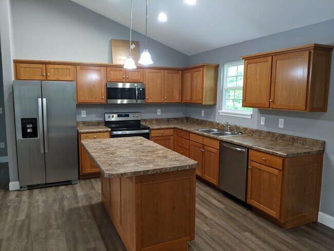 Building Photo - 810 Tellico Ave