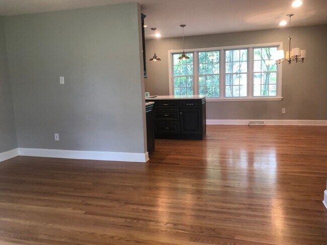 Foto del edificio - 1710 Starbrook Dr