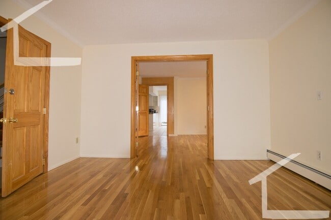 Building Photo - 144 Thorndike St