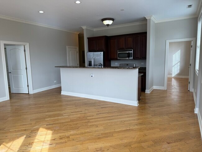 Foto del edificio - 2338 W Morse Ave