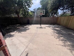 Building Photo - 2602 Cloverfield Ct