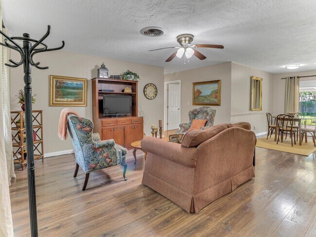Foto del edificio - 805 Bluebonnet Ln