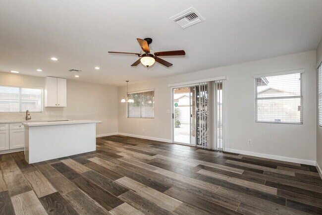 Building Photo - 2902 W Irma Ln